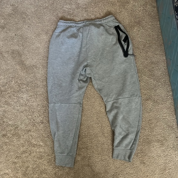 Nike Tech Fleece Sweatpants - Picture 2 of 3